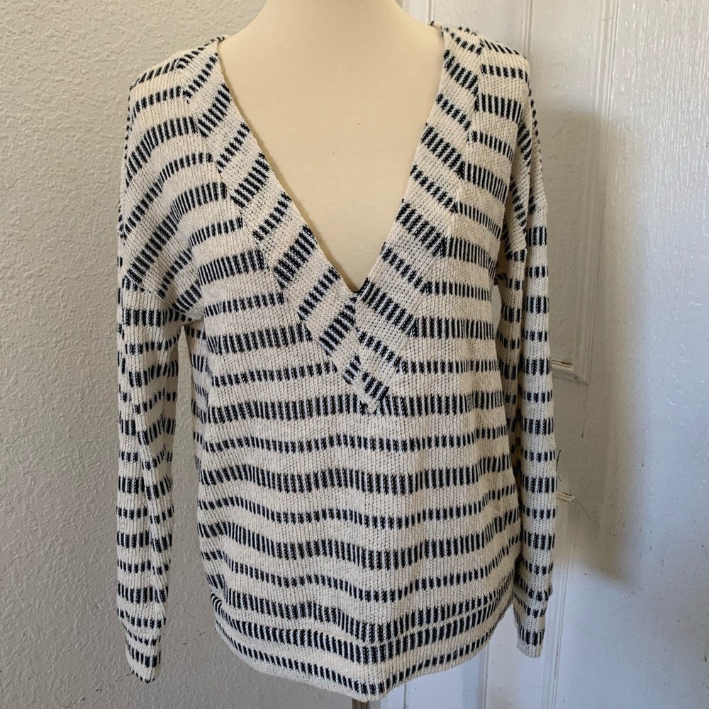 V neck sweater
